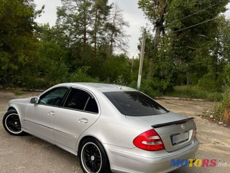 2005' Mercedes-Benz E-Class photo #2