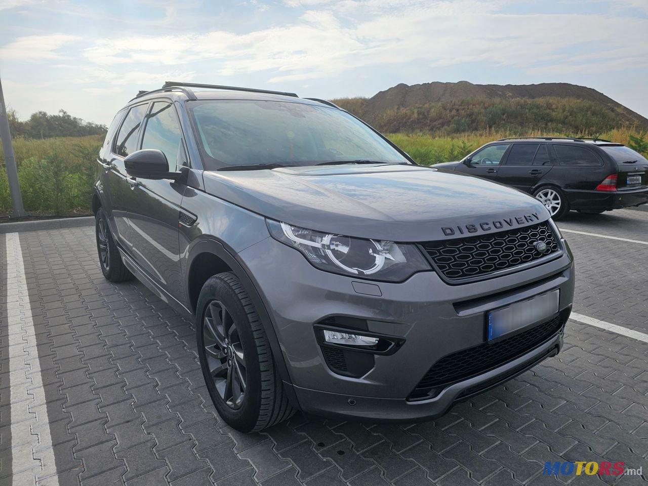2017' Land Rover Discovery Sport photo #2