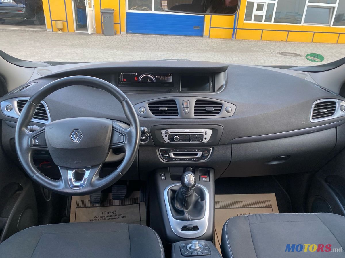 2015' Renault Scenic photo #5