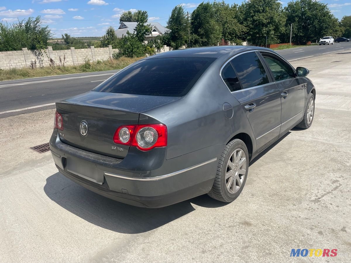 2009' Volkswagen Passat photo #3