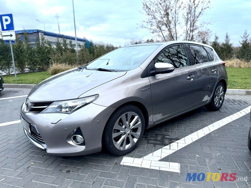 2013' Toyota Auris photo #4