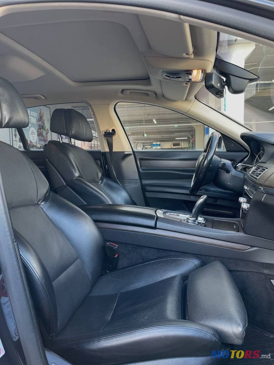 2011' BMW 7 Series photo #6