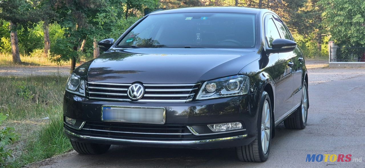 2011' Volkswagen Passat photo #1