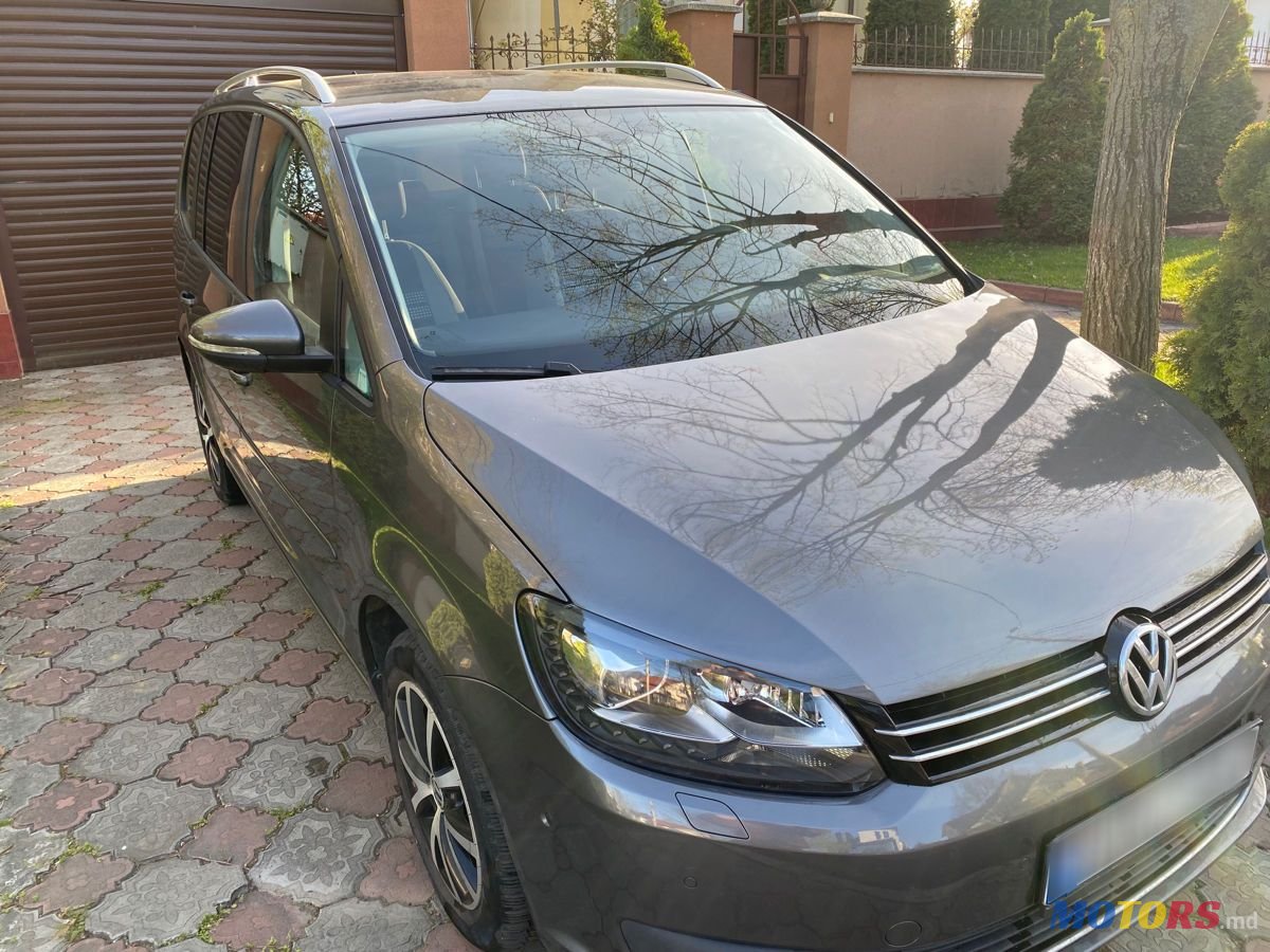 2014' Volkswagen Touran photo #2