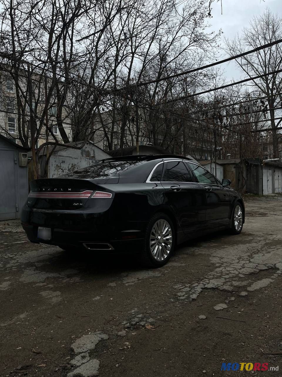 2013' Lincoln MKZ photo #2