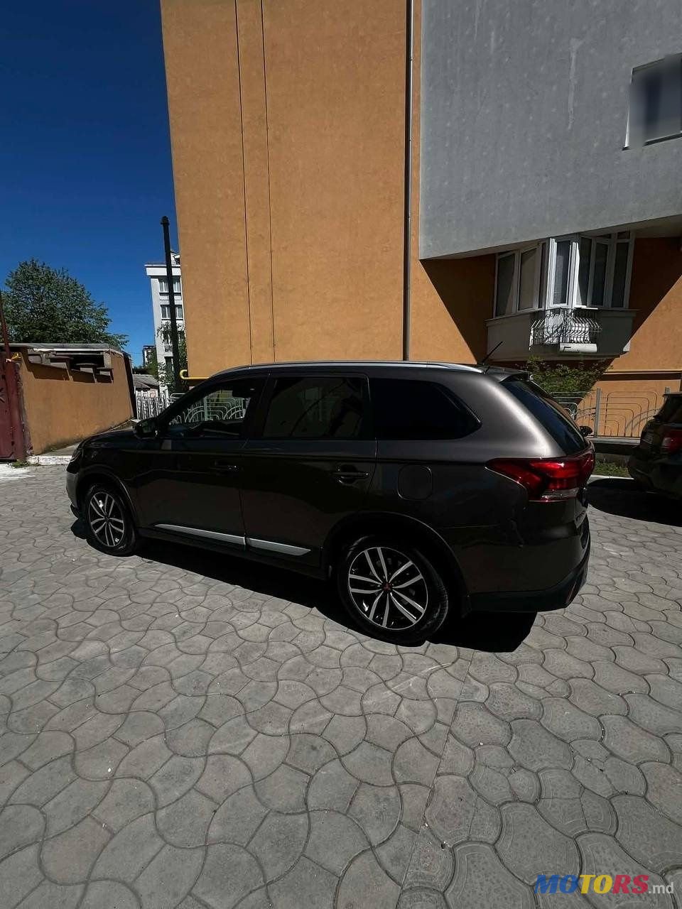 2015' Mitsubishi Outlander photo #2