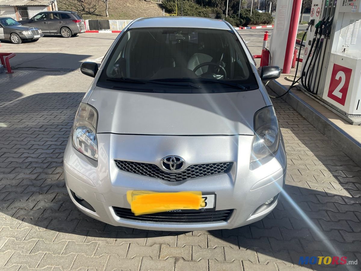 2010' Toyota Yaris photo #2