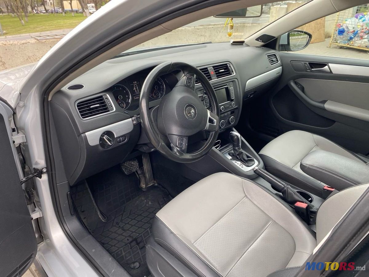 2013' Volkswagen Jetta photo #3