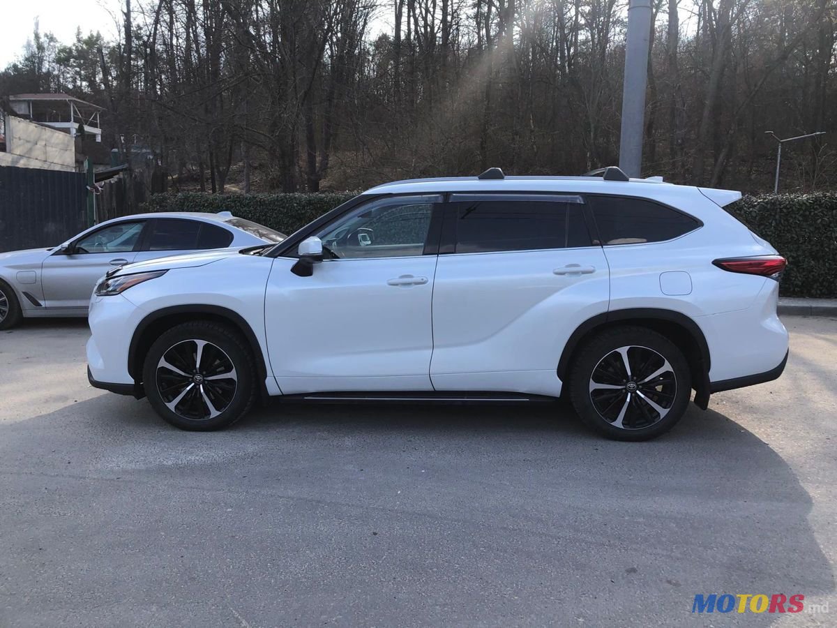 2022' Toyota Highlander photo #2