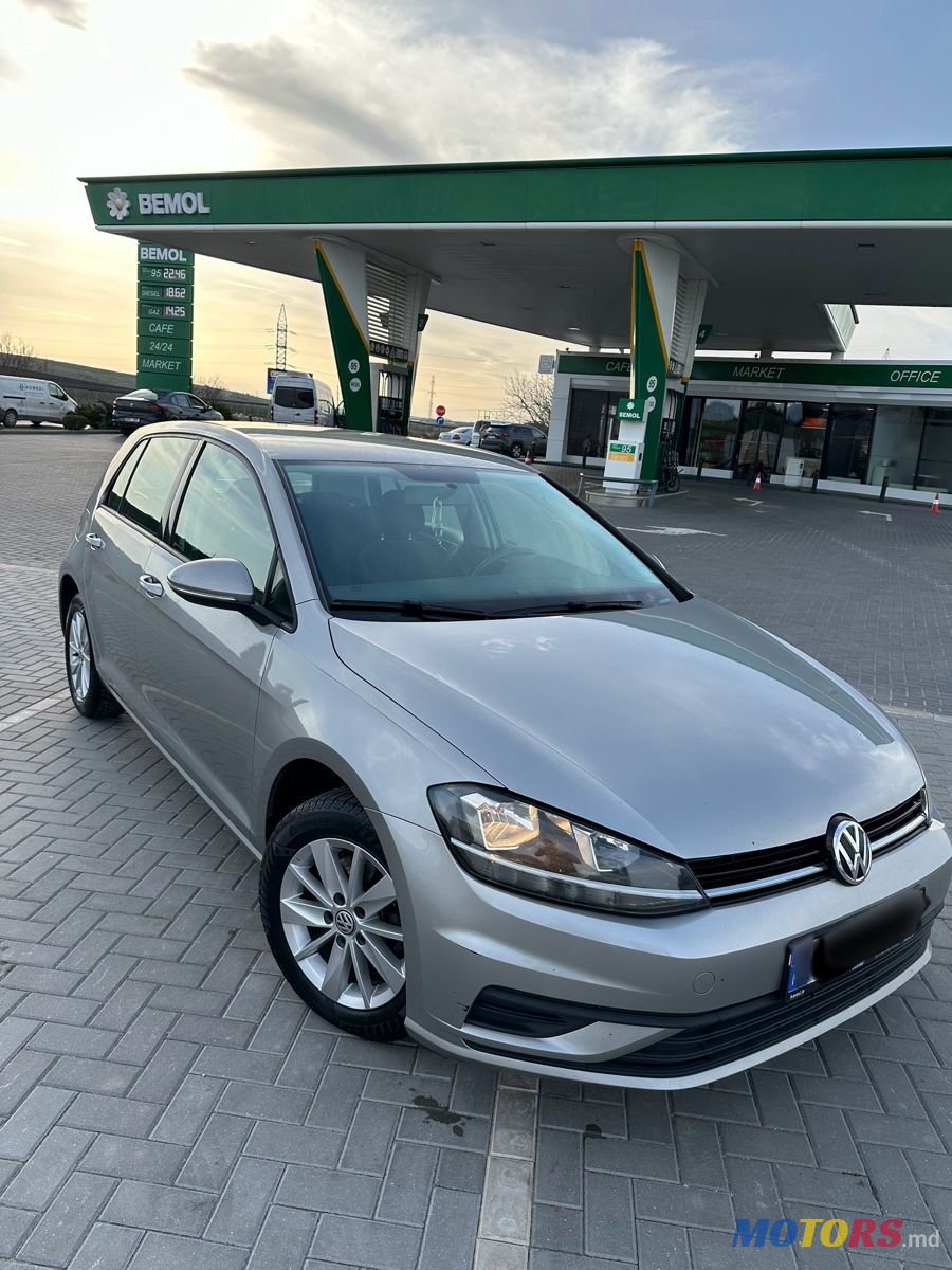 2017' Volkswagen Golf photo #2