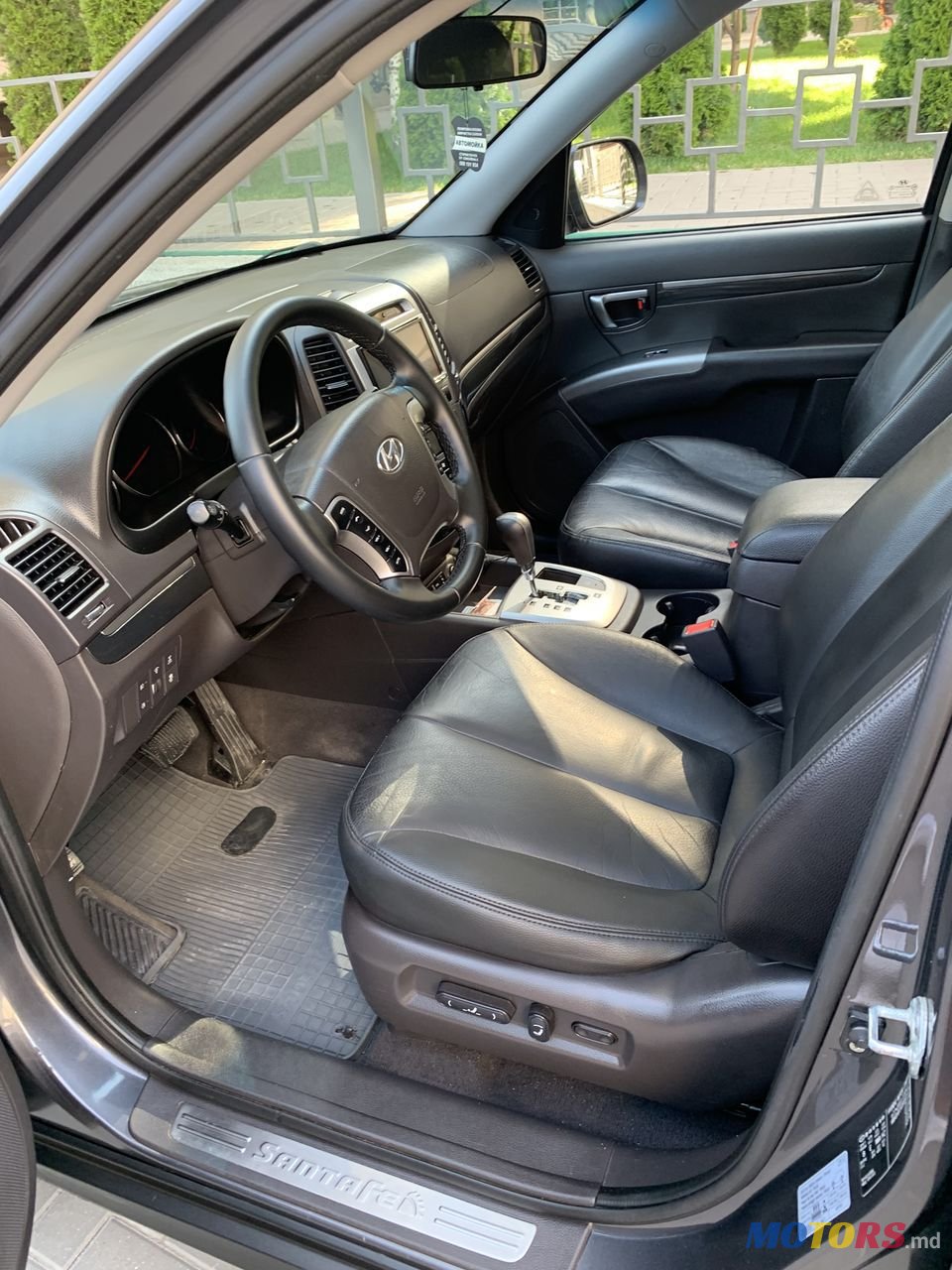 2011' Hyundai Santa Fe photo #5