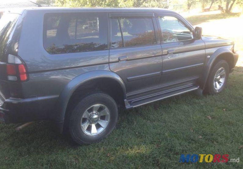 2005' Mitsubishi Pajero Sport photo #1