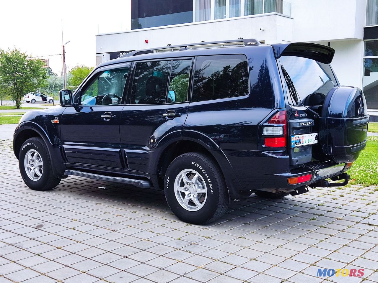 2002' Mitsubishi Pajero photo #5