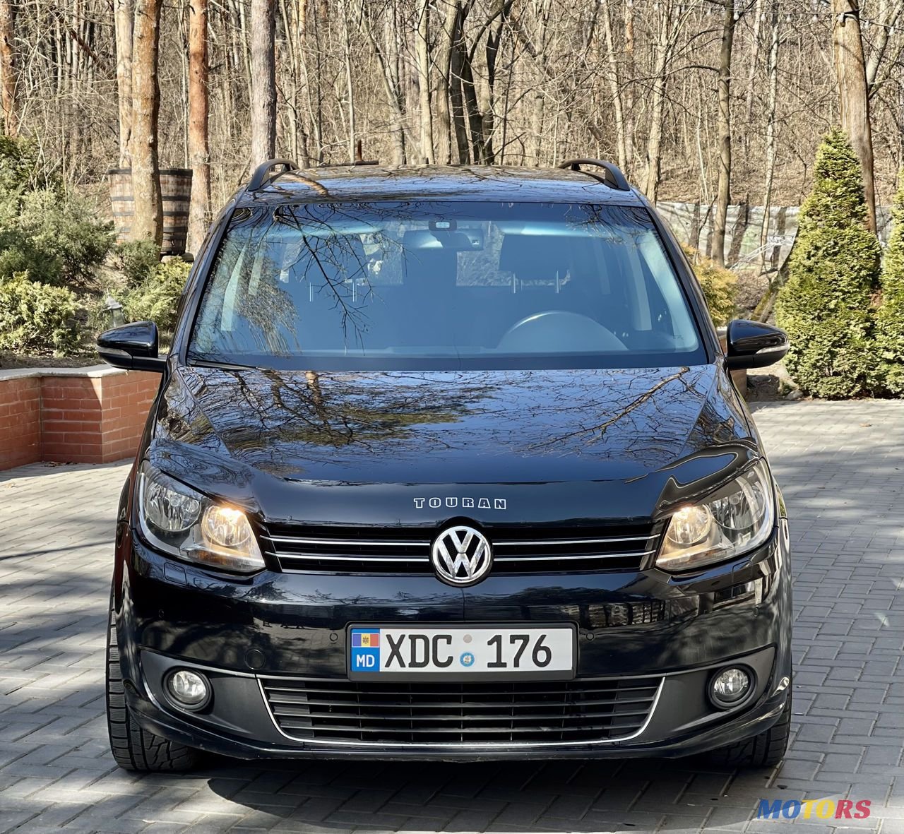 2011' Volkswagen Touran photo #2