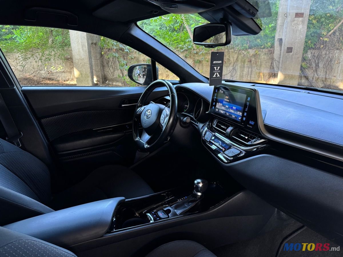 2018' Toyota C-HR photo #5