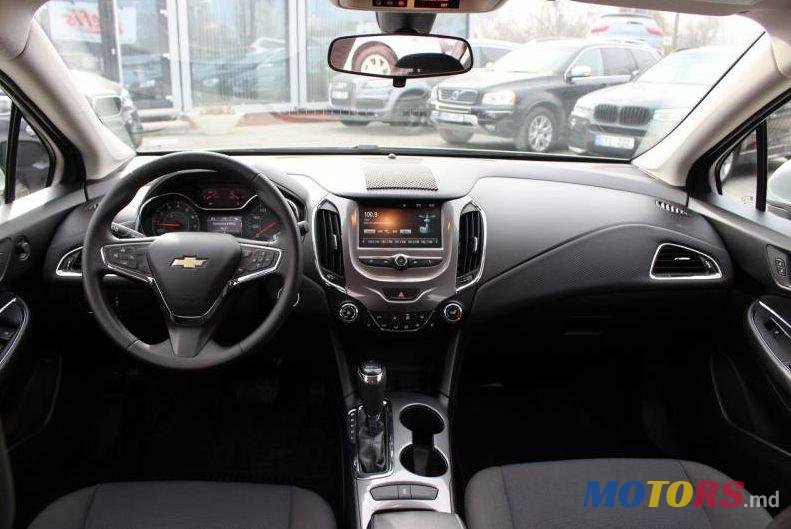 2017' Chevrolet Cruze photo #4