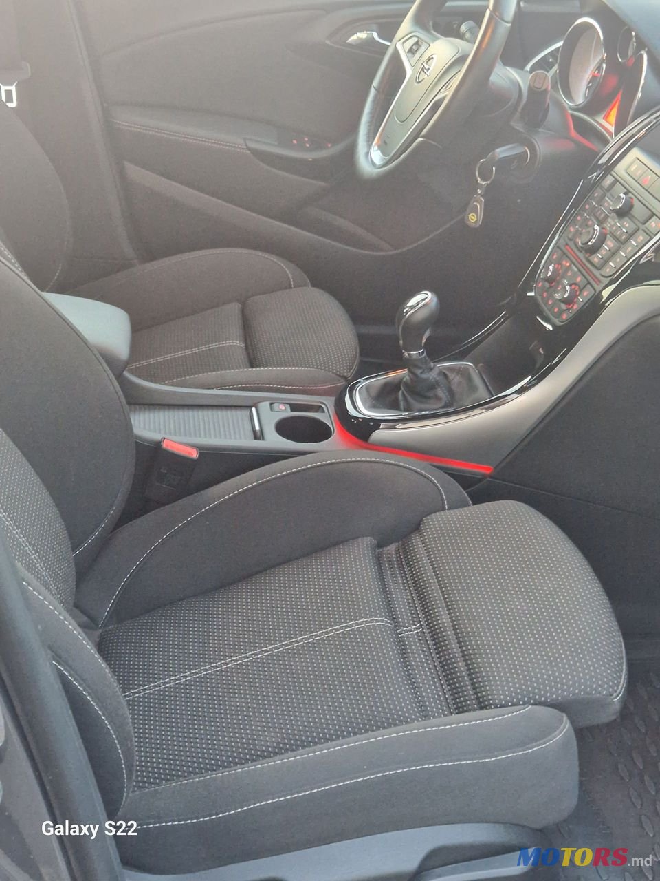 2015' Opel Astra photo #6