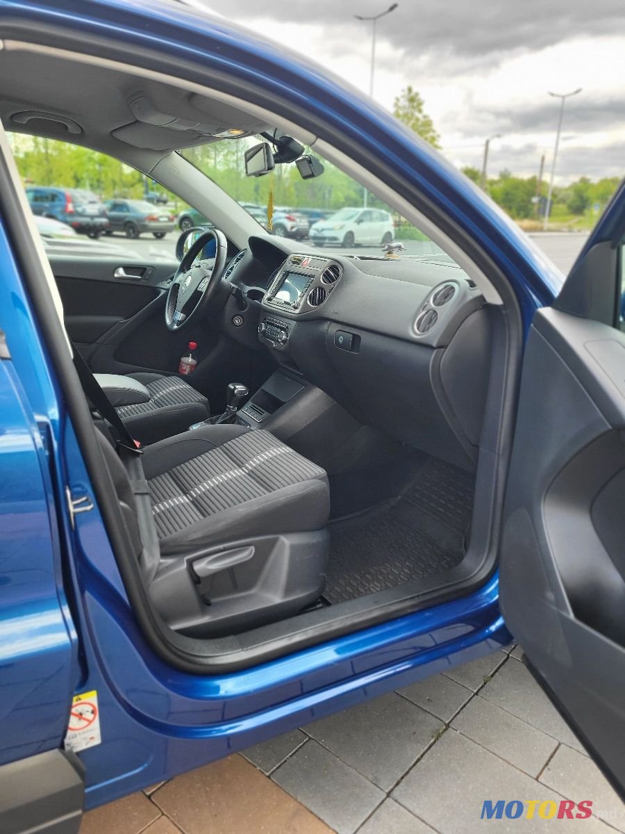 2010' Volkswagen Tiguan photo #5