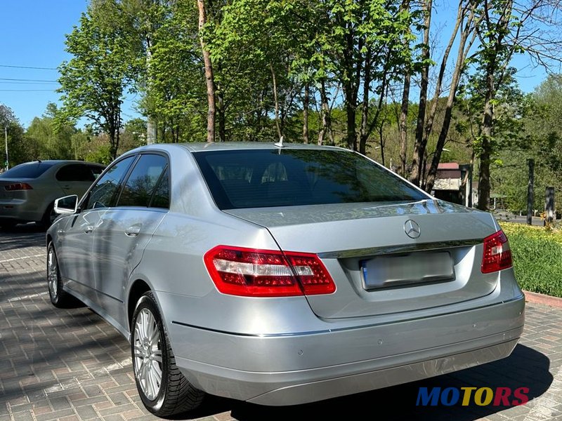 2009' Mercedes-Benz E-Class photo #3
