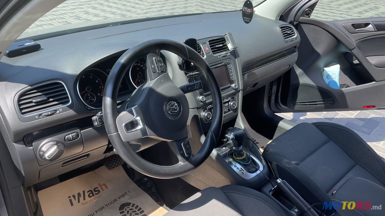 2010' Volkswagen Golf photo #5