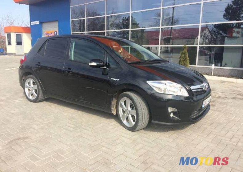 2011' Toyota Auris photo #1