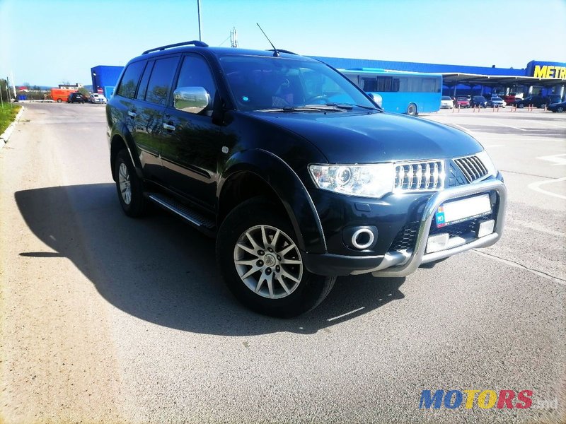 2013' Mitsubishi Pajero Sport photo #3