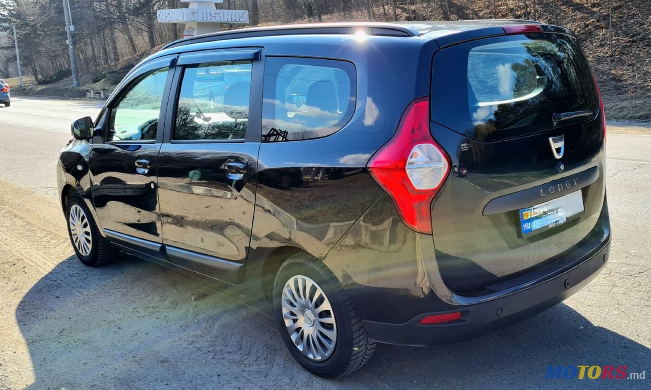2013' Dacia Lodgy photo #3
