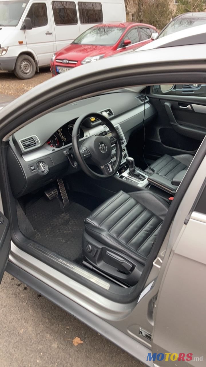 2012' Volkswagen Passat photo #6