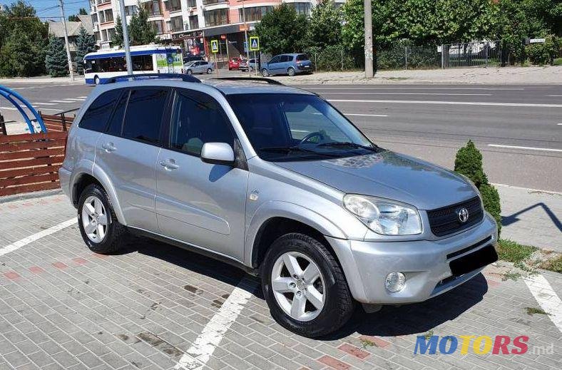 2005' Toyota RAV4 photo #1