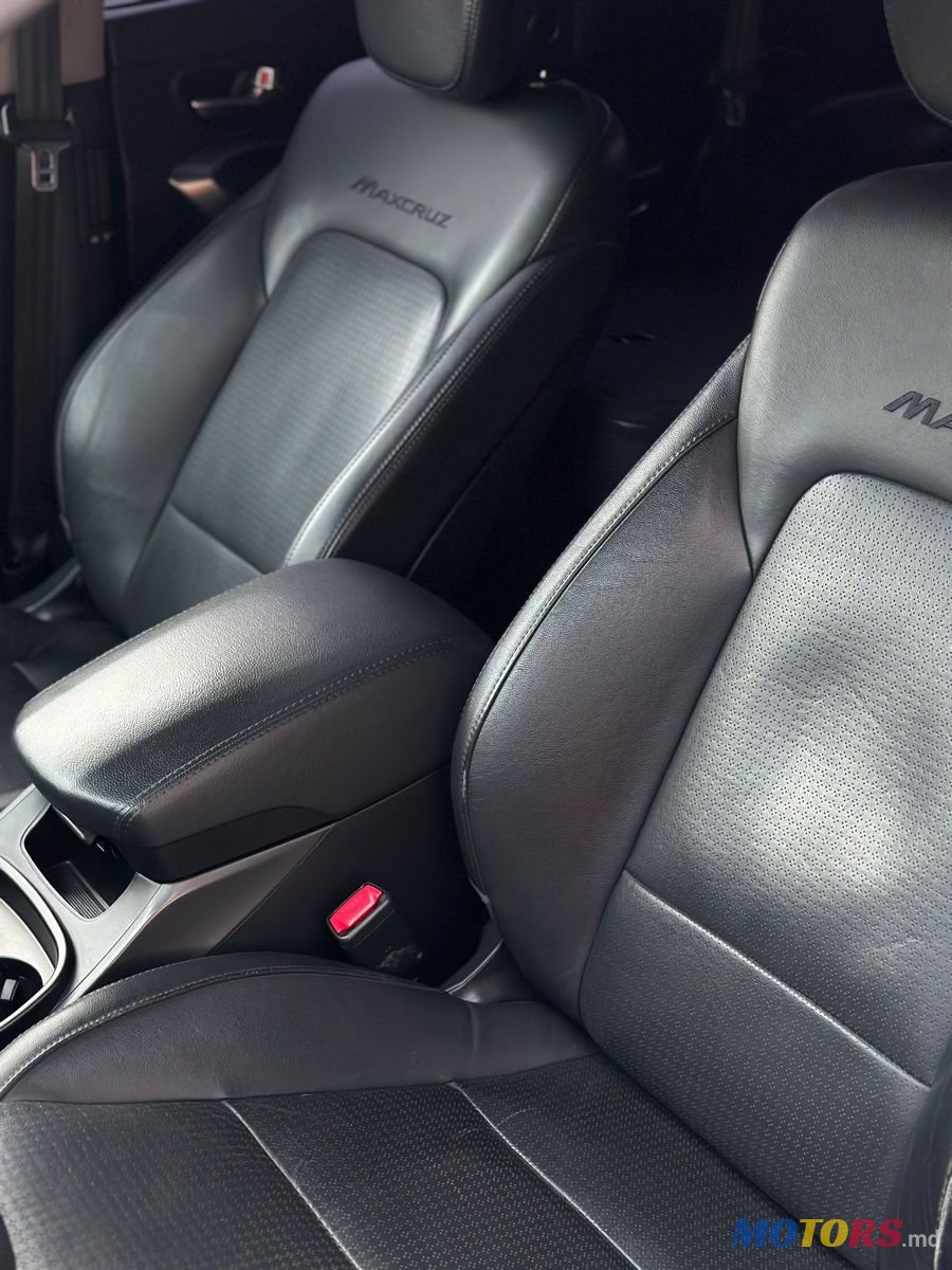 2013' Hyundai Santa Fe photo #5