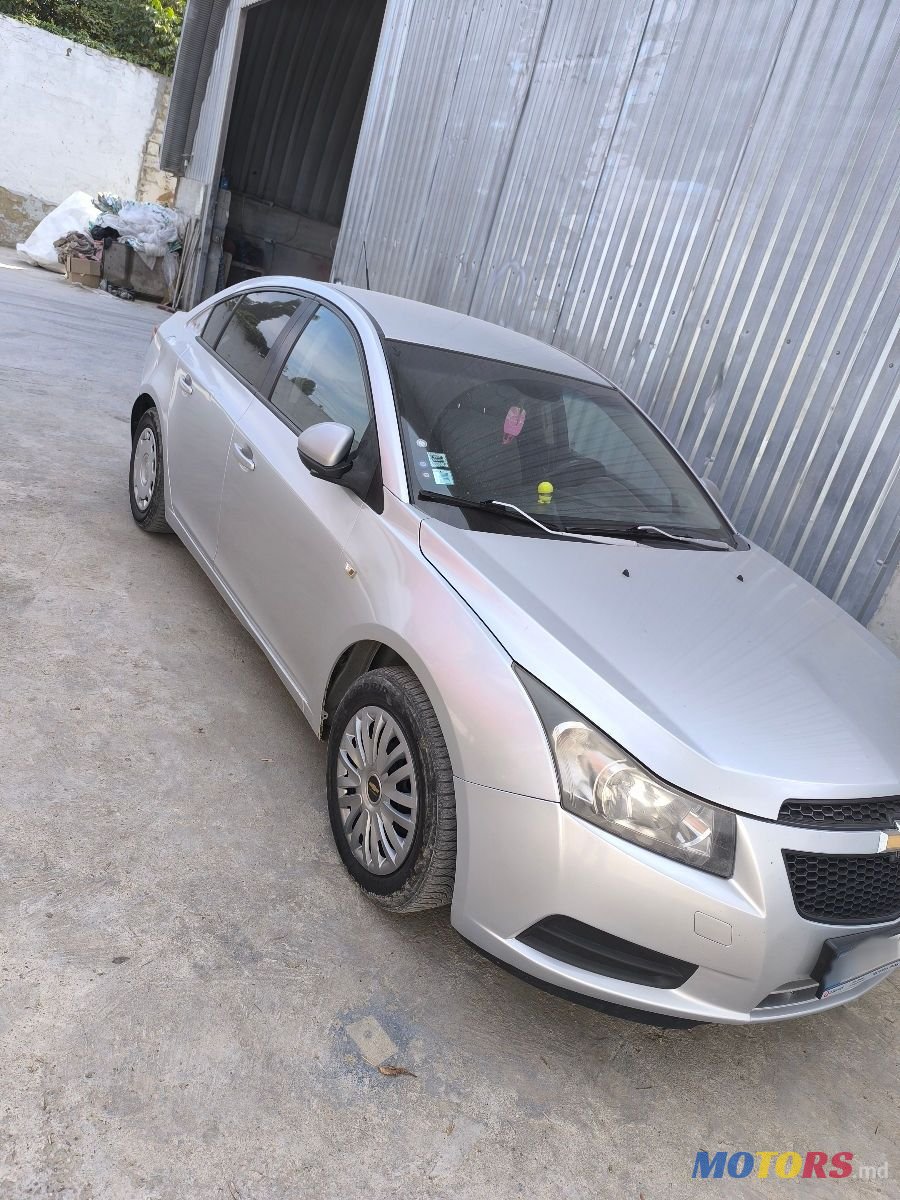 2010' Chevrolet Cruze photo #2