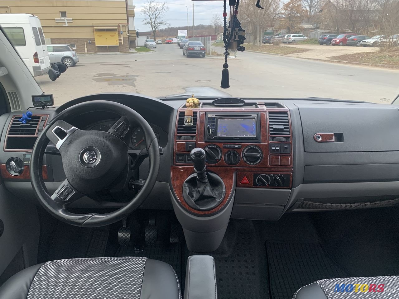 2006' Volkswagen Caravelle photo #4