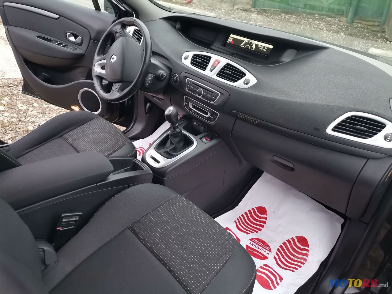 2009' Renault Grand Scenic photo #3