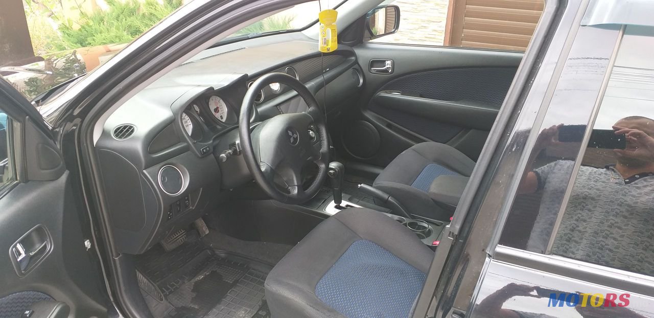 2008' Mitsubishi Outlander photo #5