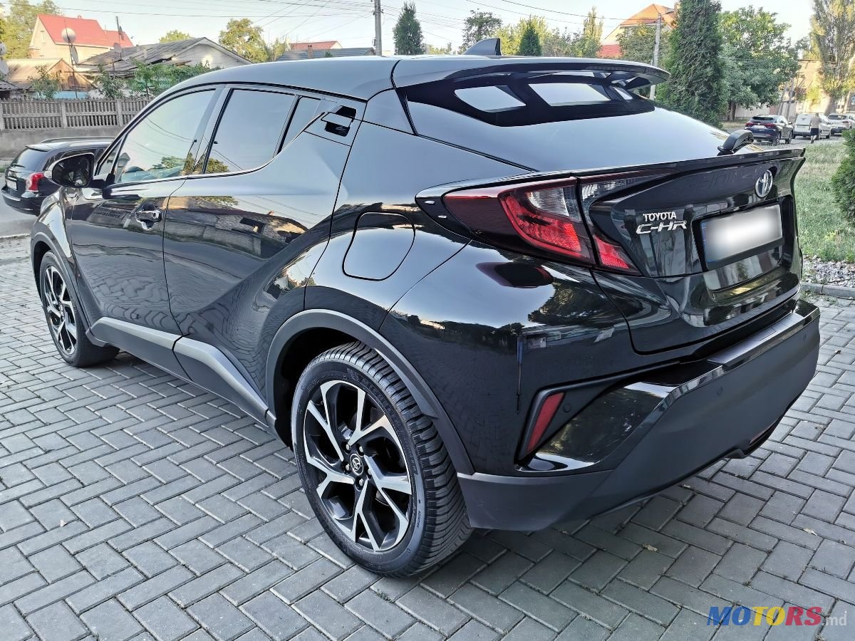 2020' Toyota C-HR photo #3