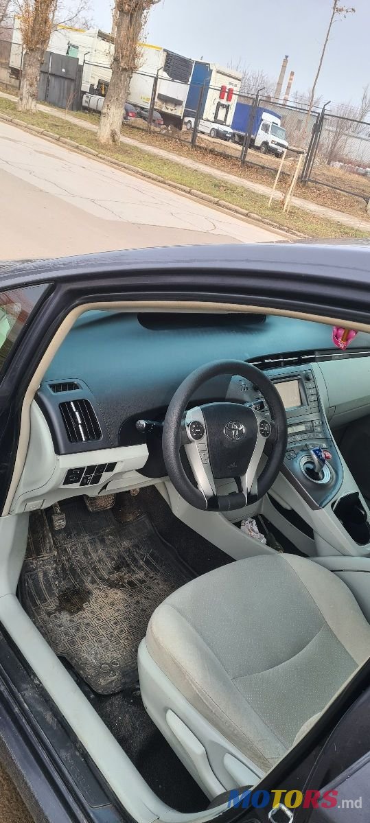 2012' Toyota Prius photo #3