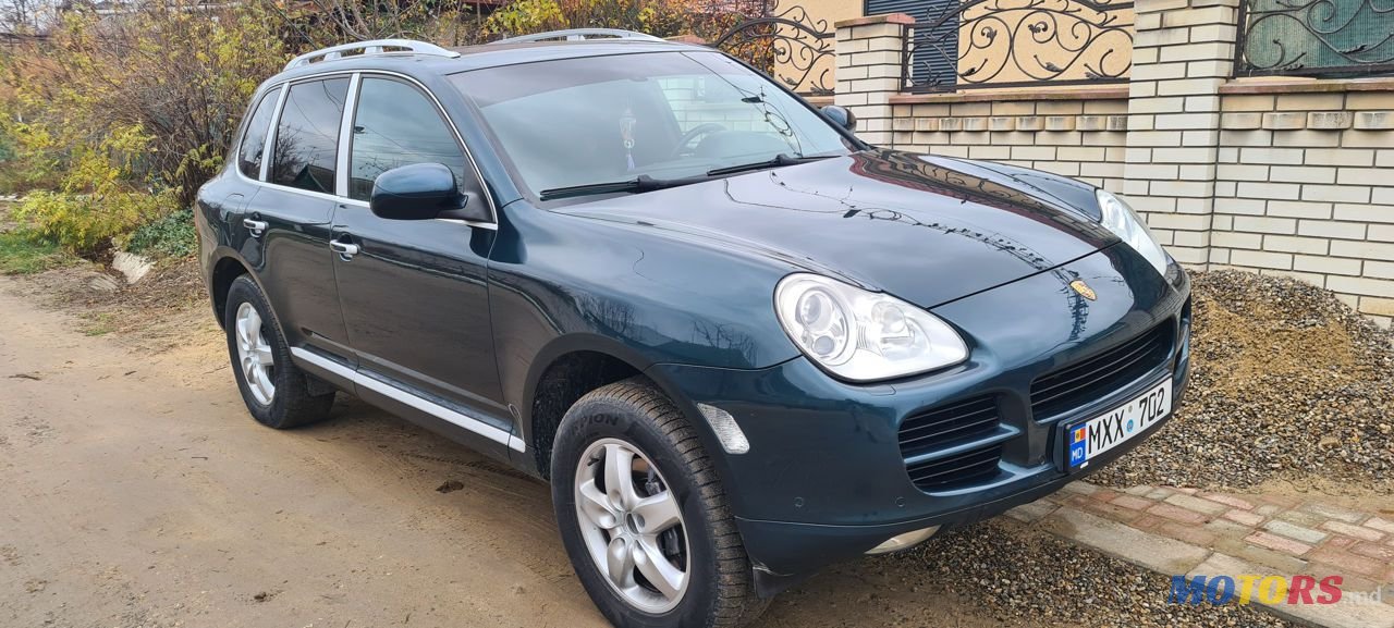 2005' Porsche Cayenne photo #2