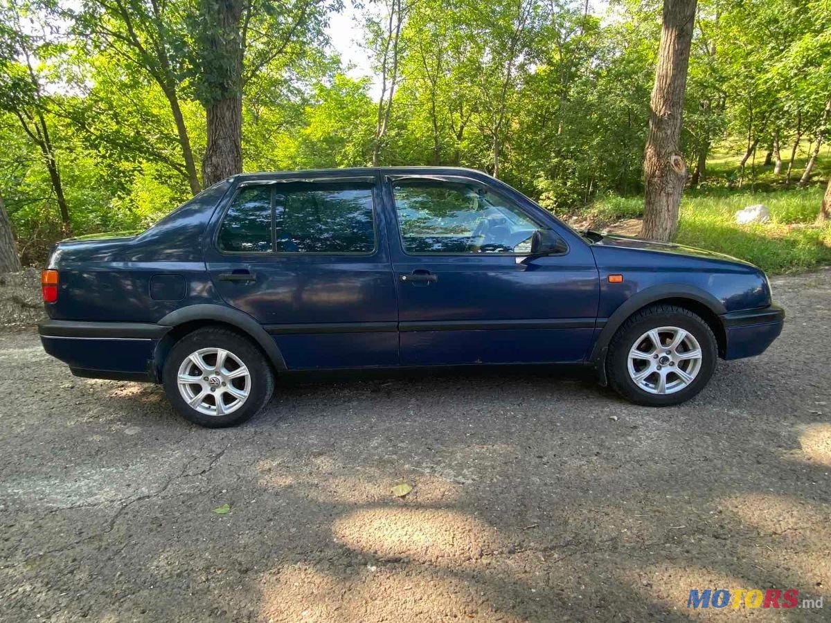 1993' Volkswagen Vento photo #3