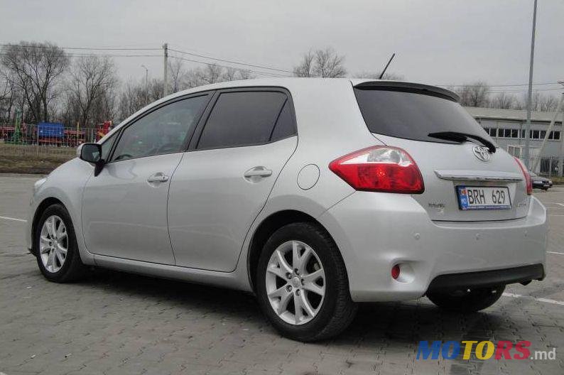 2011' Toyota Auris photo #3