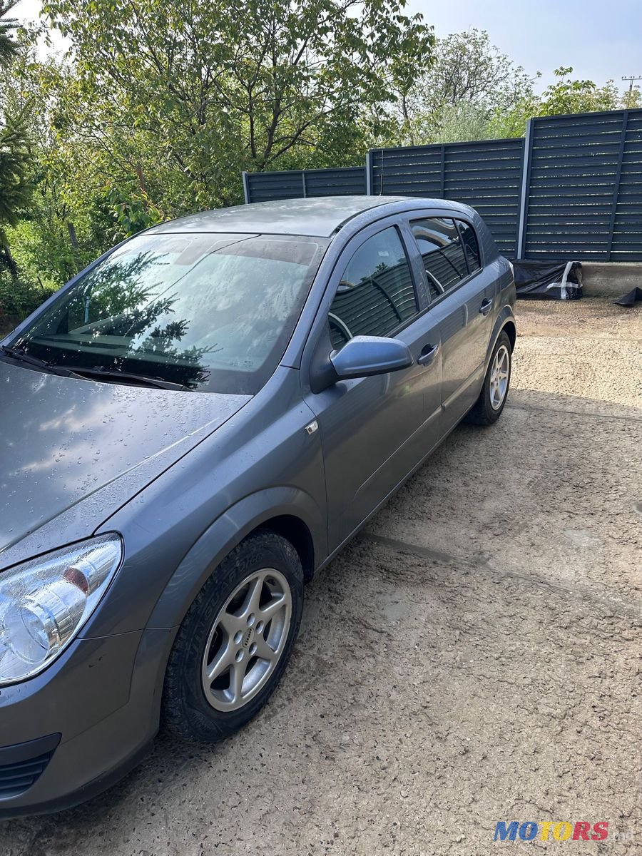 2006' Opel Astra photo #1