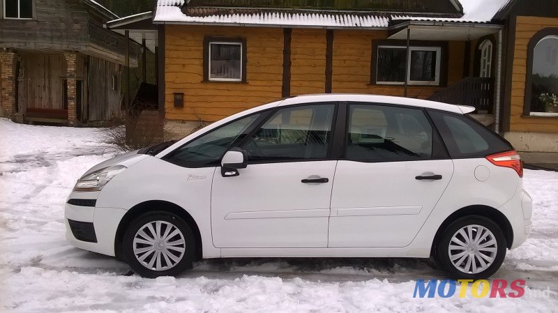 2010' Citroen C4 Picasso photo #2