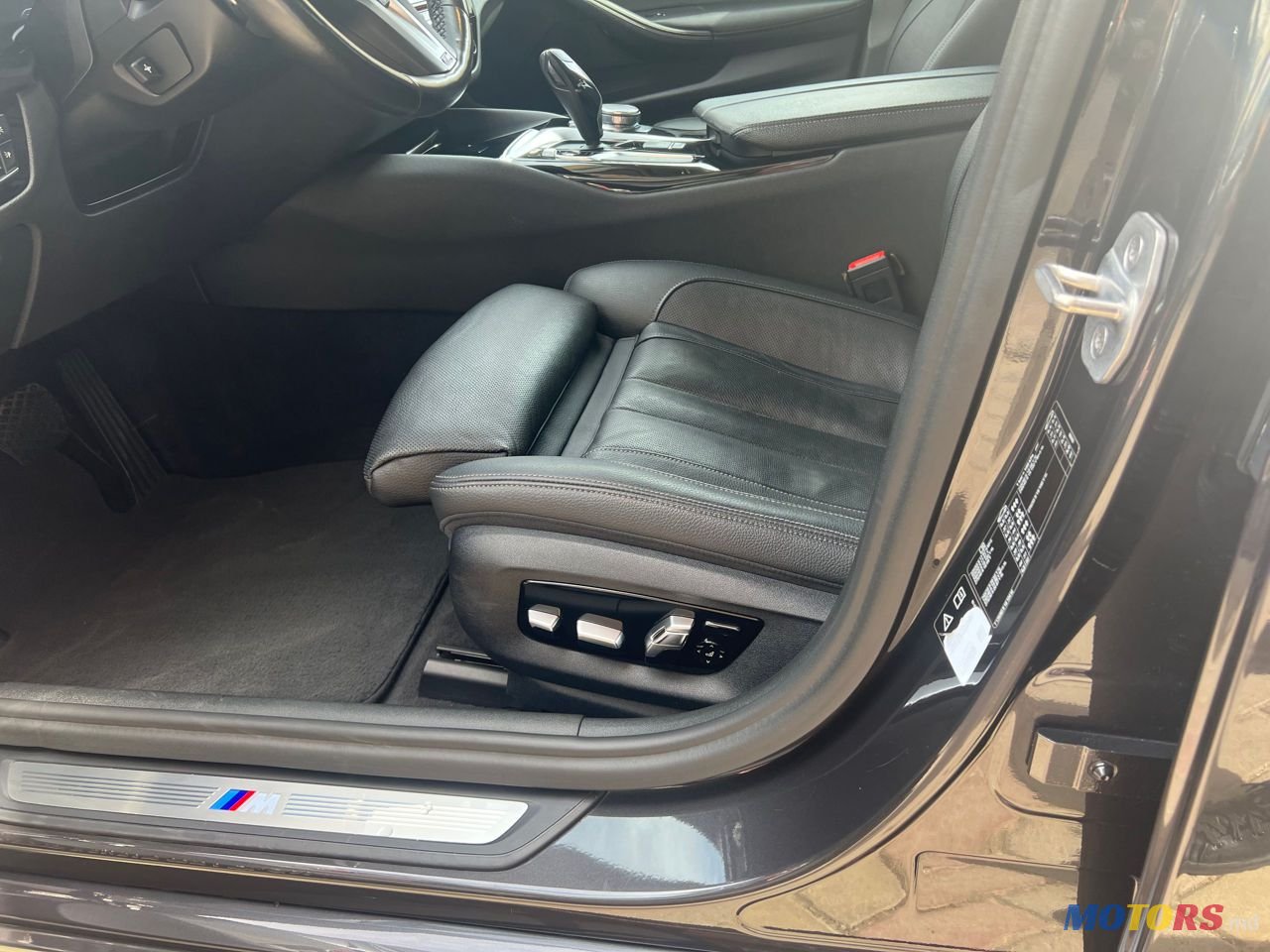 2017' BMW 5 Series photo #4