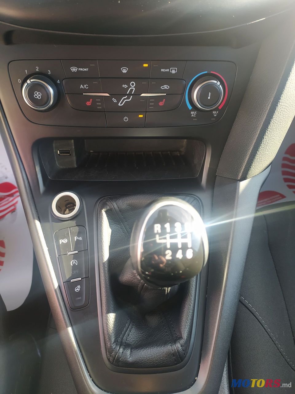 2017' Ford Focus photo #4