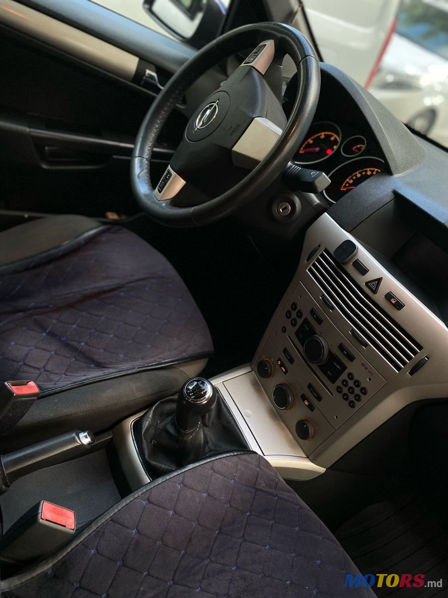 2008' Opel Astra photo #6