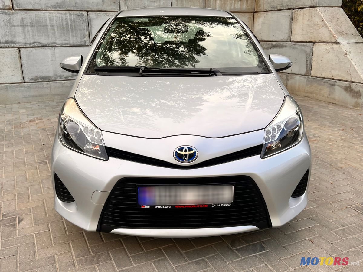 2013' Toyota Yaris photo #2