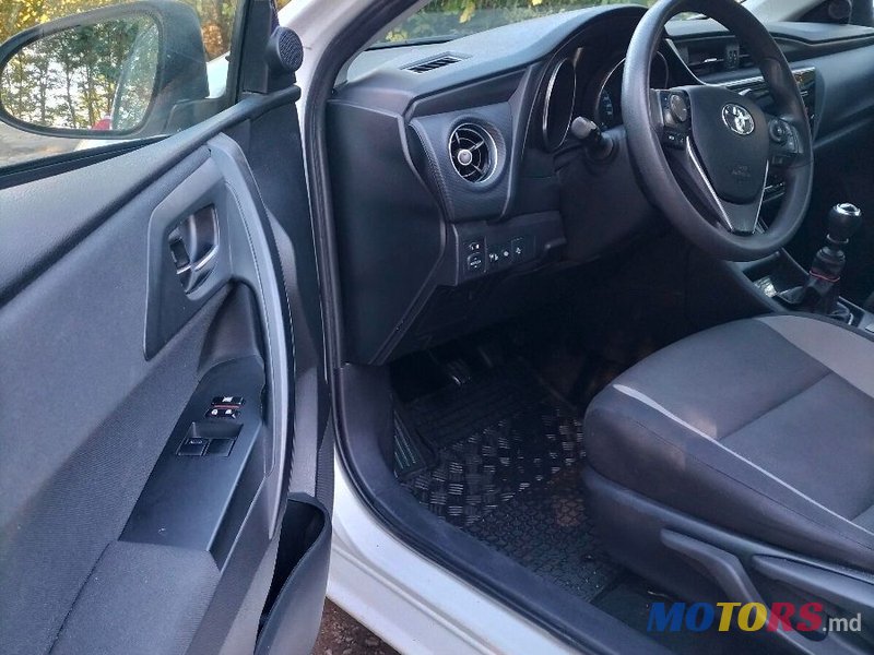 2016' Toyota Auris photo #5