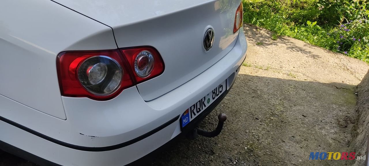 2007' Volkswagen Passat photo #3