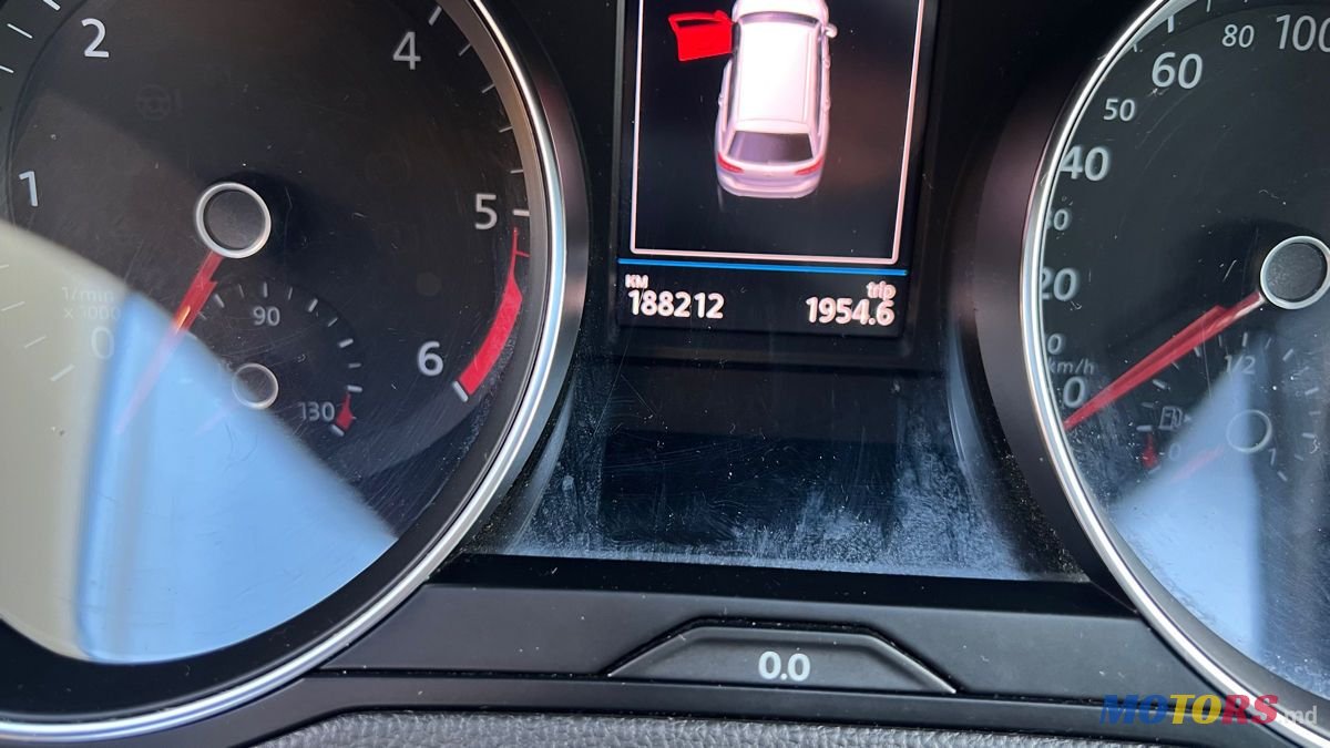 2019' Volkswagen Passat photo #5