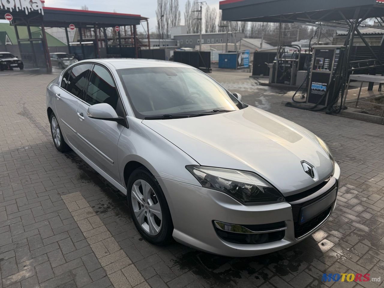 2011' Renault Laguna photo #2