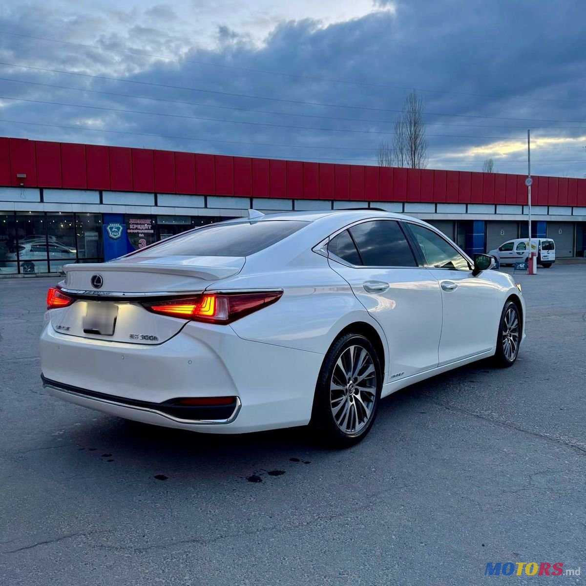 2019' Lexus Es Series photo #5